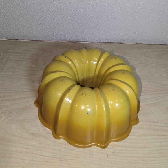 Other - Bundt Cake Pan - Vintage